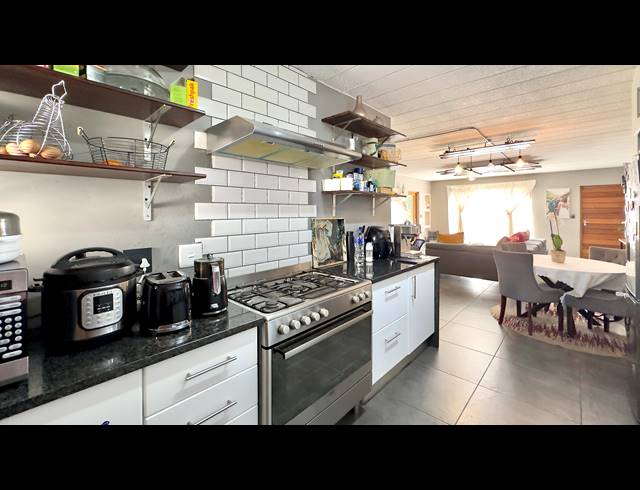2 BEDROOM APARTMENT TO LET IN CRAIGHALL PARK